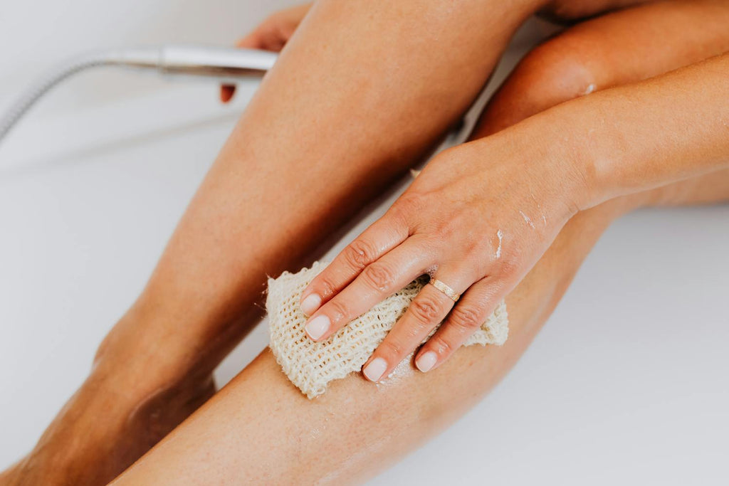 Gant exfoliant en soie ou gant de kessa : lequel choisir ?