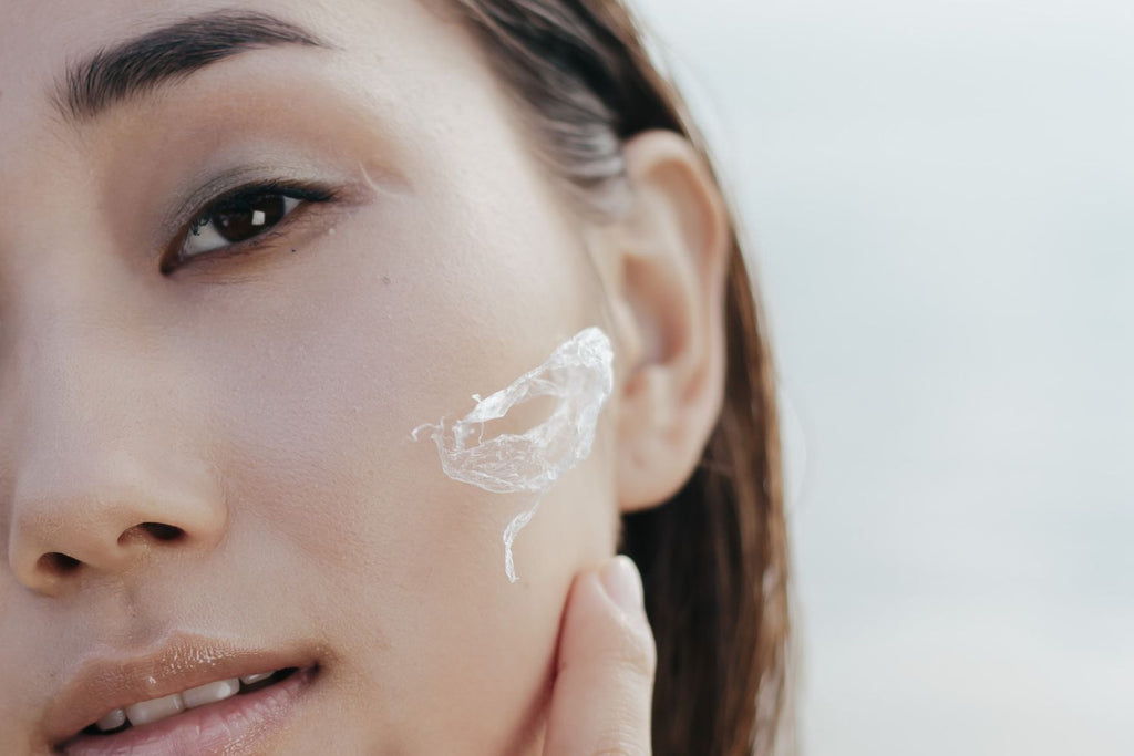Taches brunes sur la peau : comment les atténuer